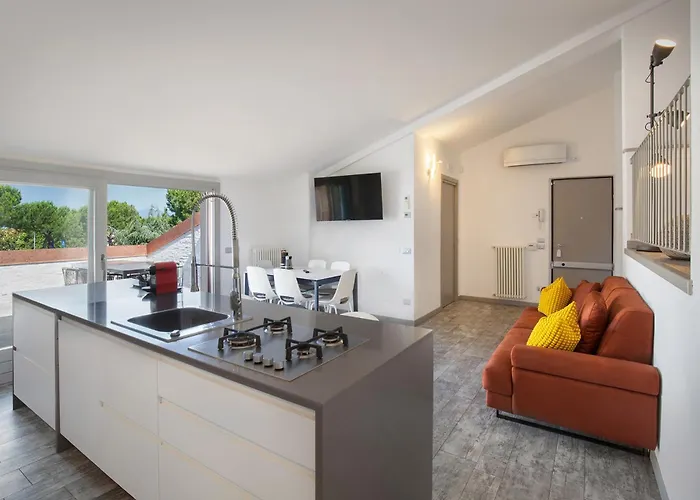 Luxury Penthouse/pool/50m To Lägenhet Bardolino